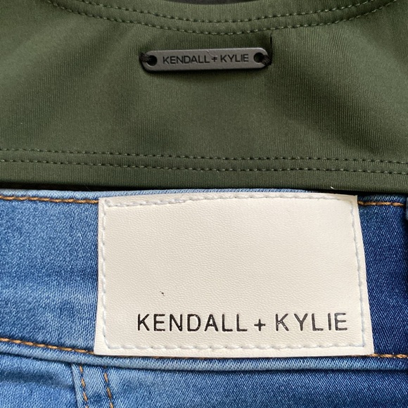 ****Bundle Kendall + Kylie The Kontour high rise jeans |** sports bra Medium - Picture 1 of 4
